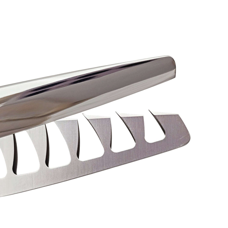 Close-up of inside of the hair texturizer blades on a white background