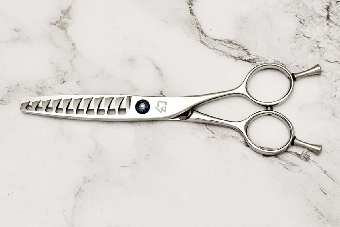 Reversible hair texturizing scissors on a marble surface
