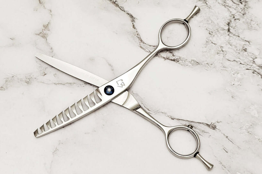 Reversible hair texturizing scissors on a marble surface