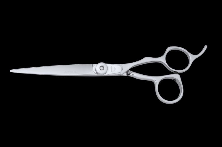 Front view of the TT 600 Tungsten hair cutting scissors in closed position.
